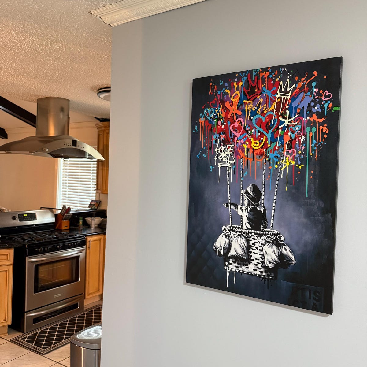 Modern wall art balloon canvas in contemporary space
